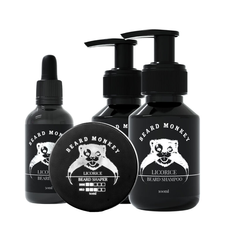 Beard Monkey Licorice skägg startkit med skäggolja, skäggschampo, skäggbalsam och skäggvax i svarta premiumförpackningar med silvrig logo. Komplett set för män som vill vårda, rengöra och styla sitt skägg med doften oud och saffran. Professionella groomingprodukter som återfuktar skägg, motverkar torr hud och ger ett välformat, fräscht och glansigt resultat. Perfekt skäggvårdskit för fylliga skägg och daglig grooming.