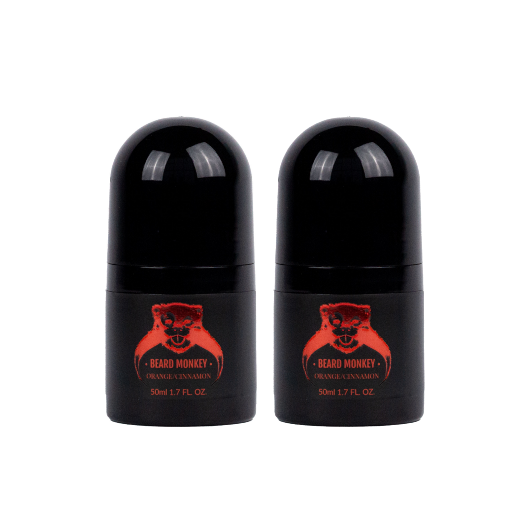 Två svarta cylindriska deodoranter med röda detaljer märkt "Beard Monkey Orange/Cinnamon" med apa som logotyp.