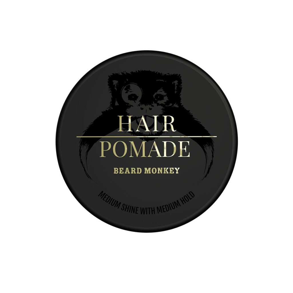 Svart Beard Monkey Hair Pomade burk med glansig svart logga och guldiga detaljer. Hårvax med medium stadga och glansig finish för alla hårlängder.