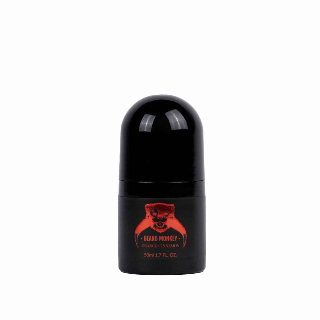 En svart cylindrisk deodorant med röda detaljer märkt "Beard Monkey Orange/Cinnamon" med en apa som logotyp.